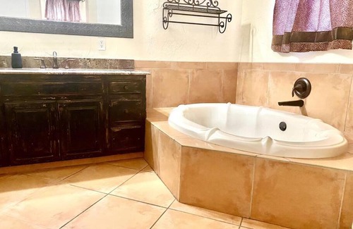 Amarillo House | I40 Large Tuscany 4 bed 20min PDC
