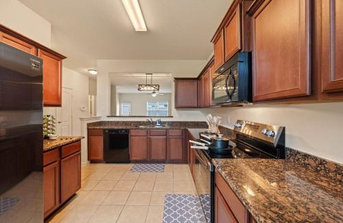Humble House | IAH 6 Miles Spacious 5 Bedroom Home with 3 King Beds