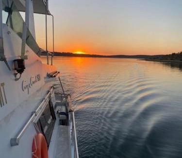 Reguengos de Monsaraz Boat Rental | Iate Glória Sem-fim Monsaraz
