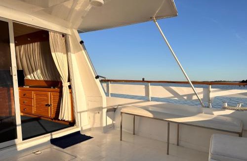Reguengos de Monsaraz Boat Rental | Iate Glória Sem-fim Monsaraz