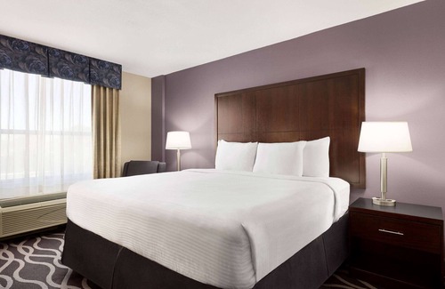 Park Central Hotel | IBAN Dallas Park Central Hotel, Trademark by Wyndham