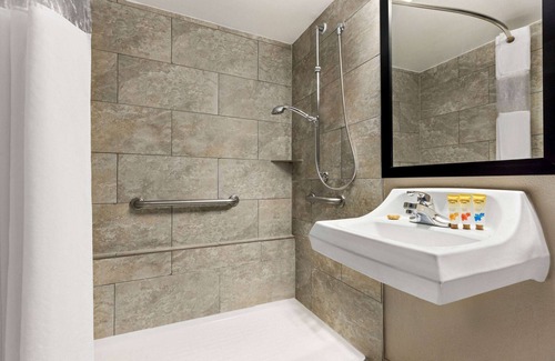 Park Central Hotel | IBAN Dallas Park Central Hotel, Trademark by Wyndham
