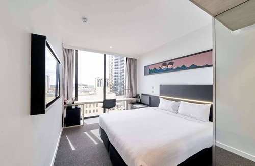 Adelaide Central Business District Hotel | ibis Adelaide