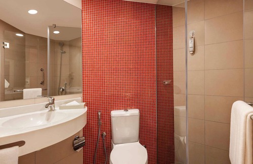 Pullepady Hotel | ibis Kochi City Centre Hotel