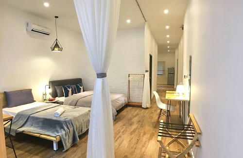 Downtown George Town House | iBook 5 - Scandinavian Suites Room