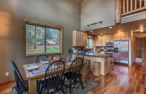 Leavenworth Cabin | Icicle Creek Lodge 2 Minutes to Downtown Leavenworthn3 bedrooms 3 baths