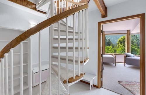 Leavenworth House | Icicle View