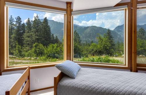 Leavenworth House | Icicle View