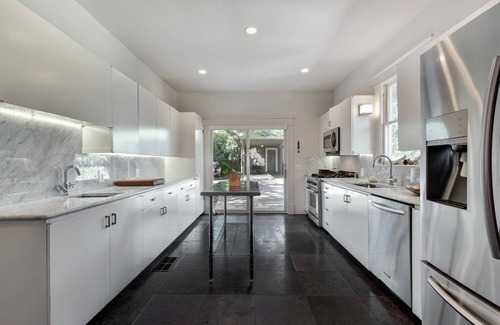 Clarksville House | Iconic Austin Home + Shared Pool - Hemingway!