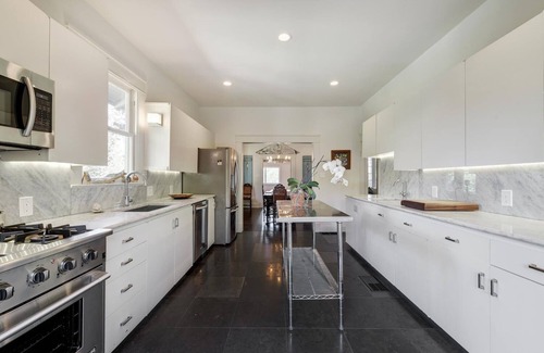 Clarksville House | Iconic Austin Home + Shared Pool - Hemingway!