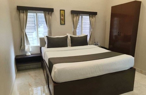 Ballygunge Hotel | ICY White Rose