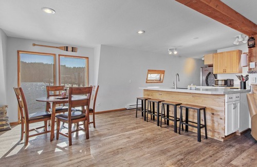 Bayview Boat Rental | IdaBlu, a floating house with an unobstructed view of the lake and mountains.