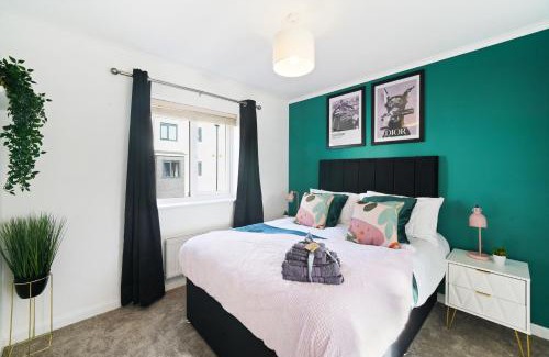 Wolverhampton House | Ideal 3 bed House in Wolverhampton - Parking