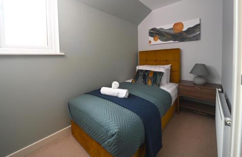 Swindon Apartment | Ideal Coach House