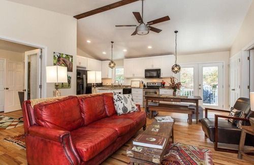 Tryon House | Ideal Equestrian Retreat minutes from TIEC