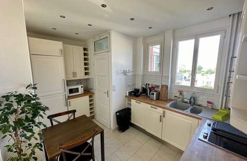 Saint-Mande Apartment | Ideal for visiting Paris,nright next to the Bois, pets welcome!