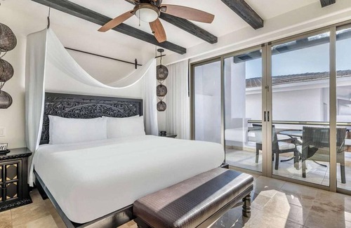 Zona Hotelera Resort | Ideal Getaway-Cabo Azul Junio Suite Partial Courtyard or Partial Pool View