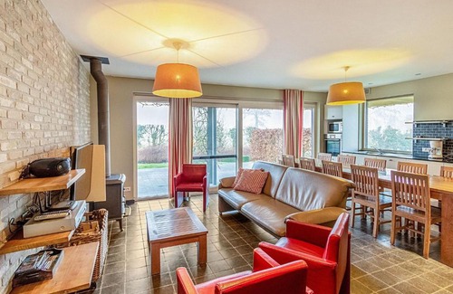 Alveringem House | Ideal Holiday Home in Gijverinkhove with Terrace Garden