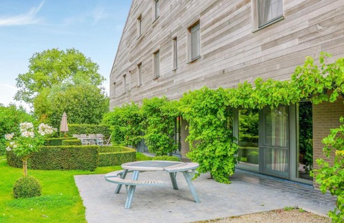 Alveringem House | Ideal Holiday Home in Gijverinkhove with Terrace Garden