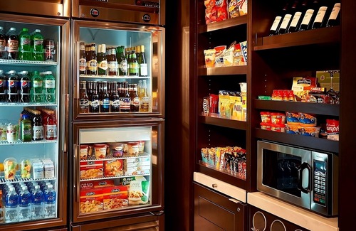 West Dundee House | Ideal Location! 4 Units Near Elgin History Museum, Pool, Offers FREE Parking!