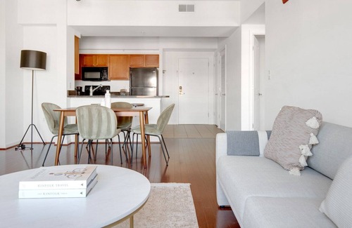 Logan Circle Apartment | Ideal Logan Circle 2BR w/ Gym, W/D & Pool, walk to bars by Blueground