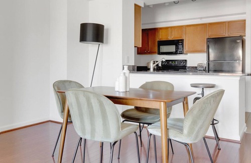 Logan Circle Apartment | Ideal Logan Circle 2BR w/ Gym, W/D & Pool, walk to bars by Blueground