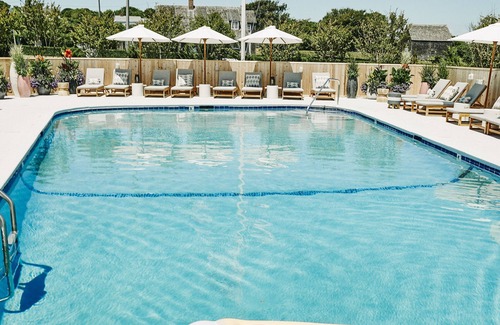 Montauk Hotel | Ideal Mix of Comfort and Value! Beachfront Property, Free Parking, Pool