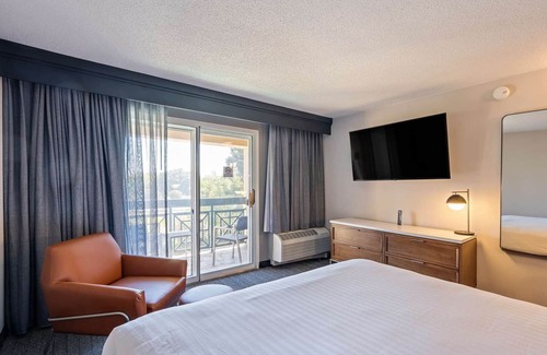 San Ramon Hotel | Ideal Mix of Comfort and Value! Outdoor Pool, Pet-friendly, Free Parking!