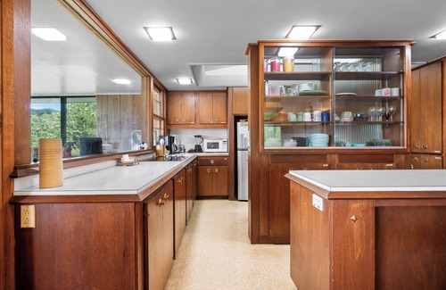 Ridgedale House | Ideal monthly stay. Great lake location. 2 BR home in Frank Lloyd Wright style.