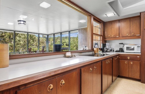Ridgedale House | Ideal monthly stay. Great lake location. 2 BR home in Frank Lloyd Wright style.