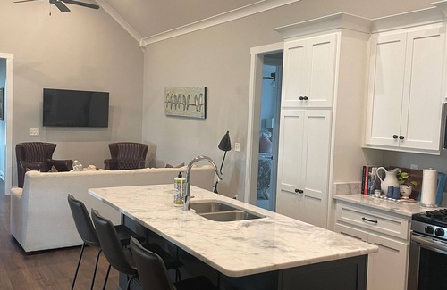 Oxford House | Ideal Oxford Getaway 3-Bedroom Home Near Ole Miss & The Jefferson – Pet Friendly
