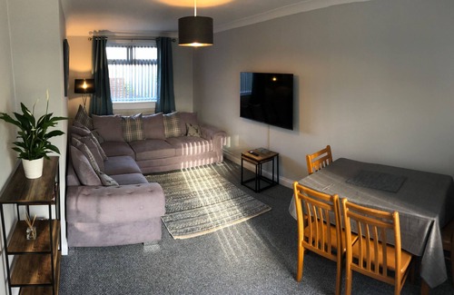 Dunfermline House | Ideal Road Trip Dunfermline Home - Free Parking