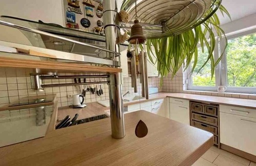 Nippes House | Ideally suited for families or travel groups. Centrally located.