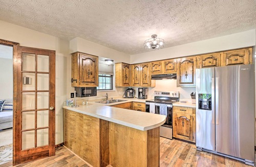 Bronston House | Idyllic Bronston Retreat w/Fire Pit + View!