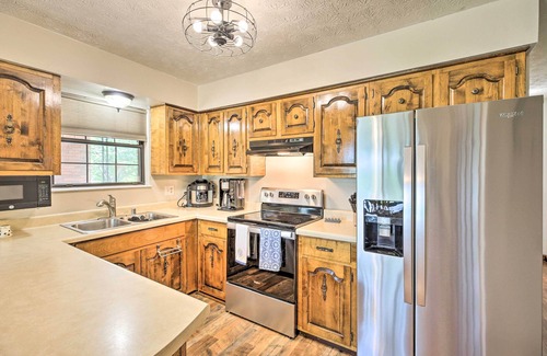 Bronston House | Idyllic Bronston Retreat w/Fire Pit + View!