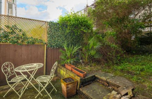 Clifton Apartment | Idyllic Clifton Hideaway - Stunning Garden Flat