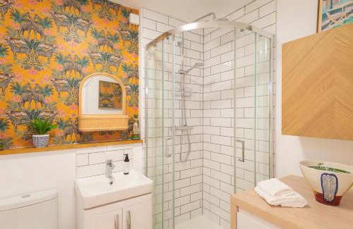 Clifton Apartment | Idyllic Clifton Hideaway - Stunning Garden Flat