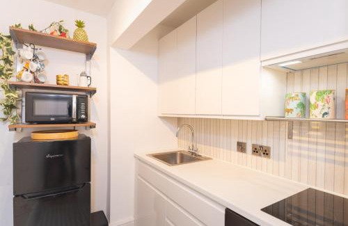Clifton Apartment | Idyllic Clifton Hideaway - Stunning Garden Flat
