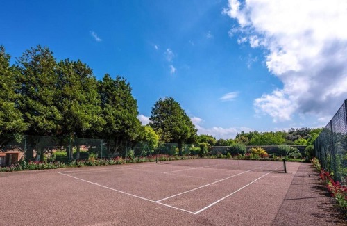 Binham Apartment | Idyllic country house holiday with a tennis court near the North Norfolk coast.
