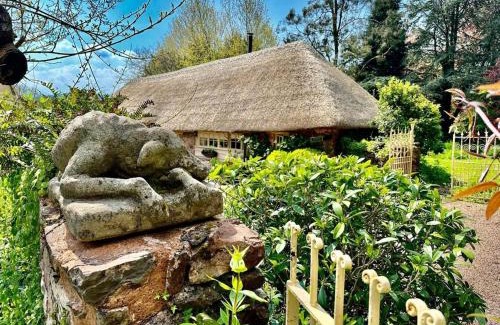 Fiddington House | Idyllic English Thatched Cottage - The Coach House