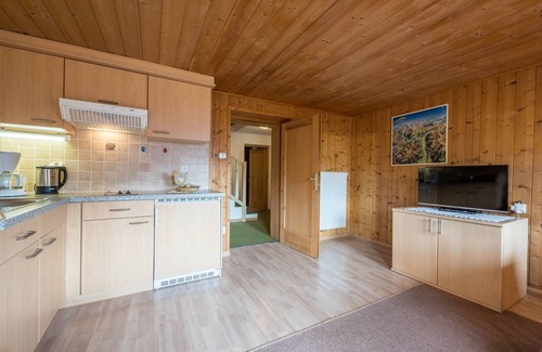 Moso in Passiria Apartment | Idyllic Holiday Apartment Wasserfall Jogglanderhof with Balcony