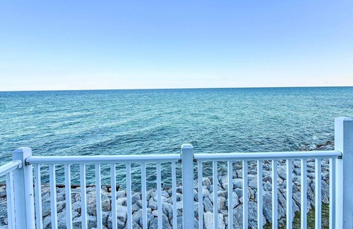 Tawas City Condo | Idyllic Lake Huron Escape - Waterfront Views!