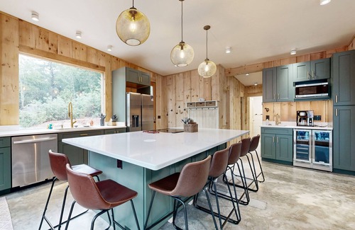Hope House | Idyllic lakeside house with outdoor sauna, patio and firepit