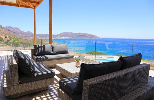Pefki Villa | Idyllic Luxury Villa: Swimming Pool with Sunfilled View on Mountain and Sea