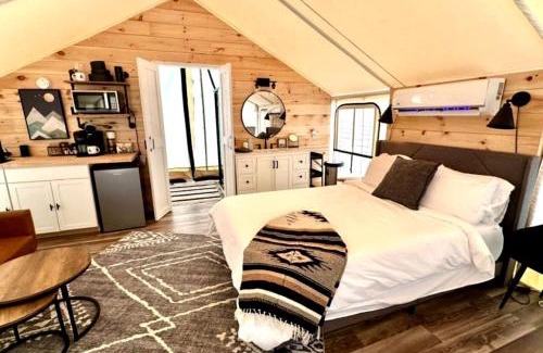 Cadiz Other | Idyllic Safari Tent Lovely for a Romantic Escape in Kentucky