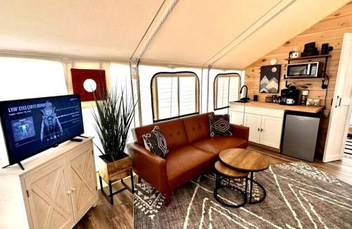 Cadiz Other | Idyllic Safari Tent Lovely for a Romantic Escape in Kentucky