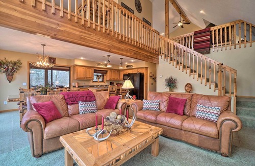Golden Cabin | Idyllic Table Rock Lake Cabin w/Fire Pit!