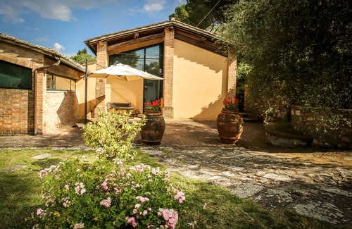 Montechiaro Villa | Idyllic view of Siena's retreat vineyard