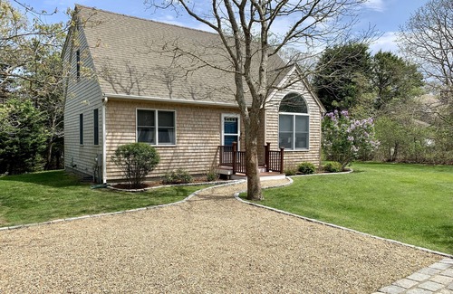 Katama House | Idyllic Vineyard House in Desirable Katama/Edgartown – Walk/Bike to Town/Beaches