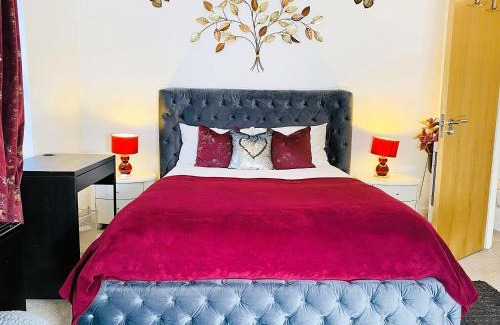 Seacroft House | Igloo Magnolia Room Stay I Breakfast I Free Parking